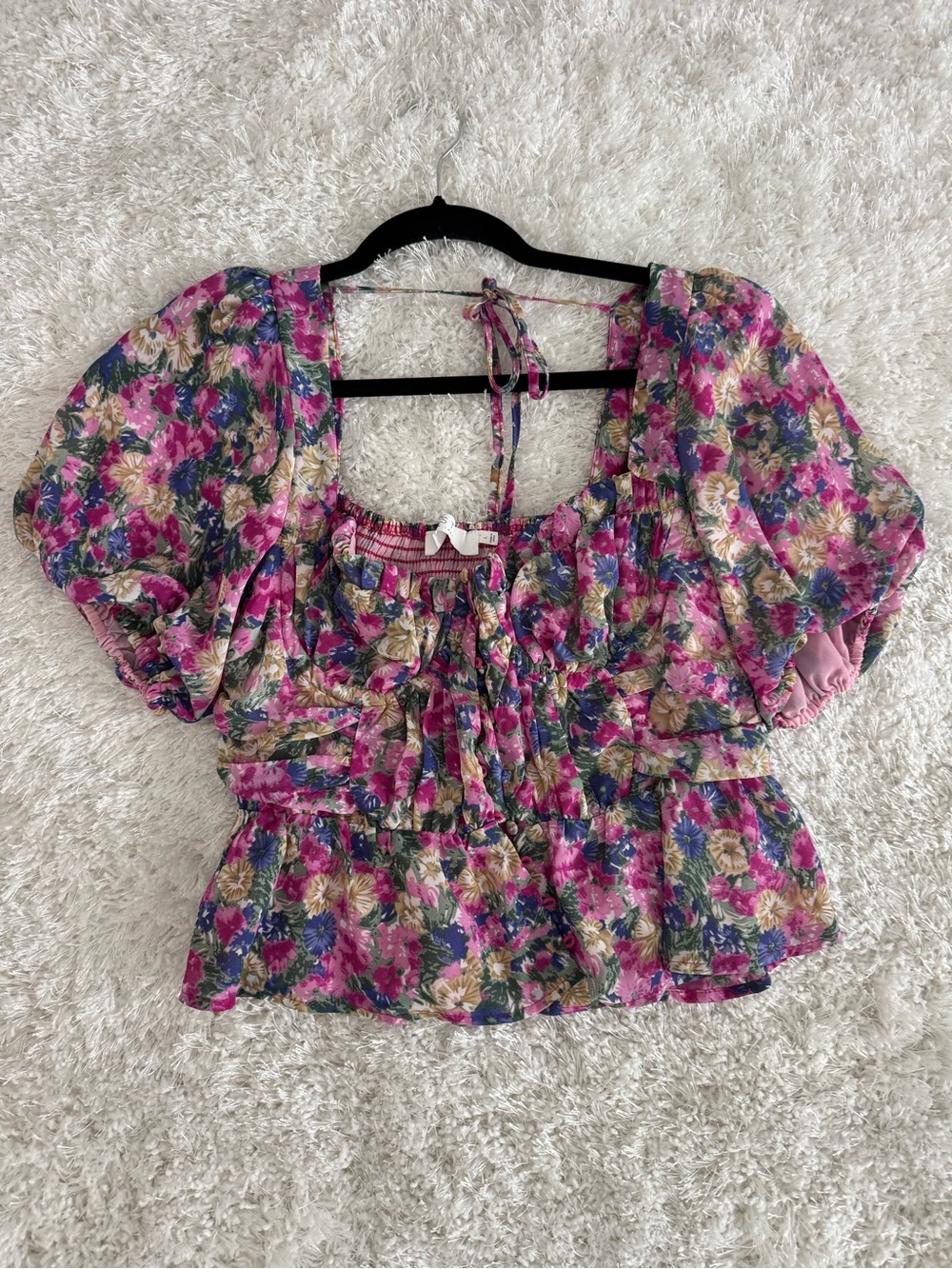 ASTR the Label Floral Pink Puff-Sleeve Top